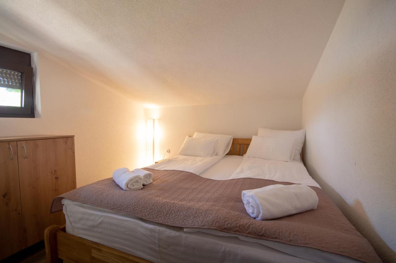Montekarlo Na Drini Bed & Breakfast Mali Zvornik Exterior photo